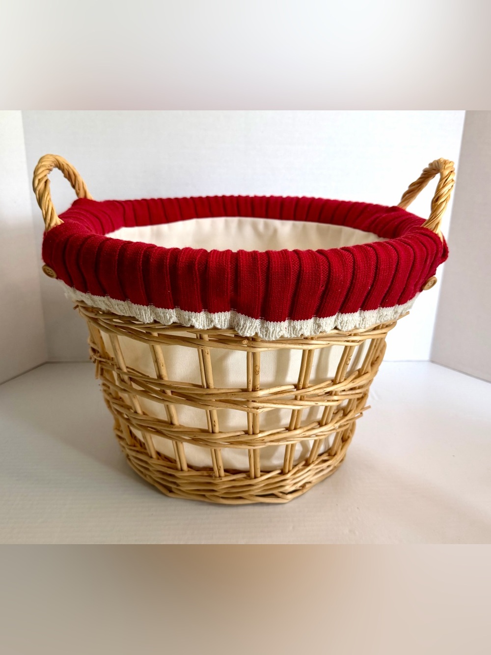 Natural wicker and rattan storage basket w/ fabric liner and knit cuff